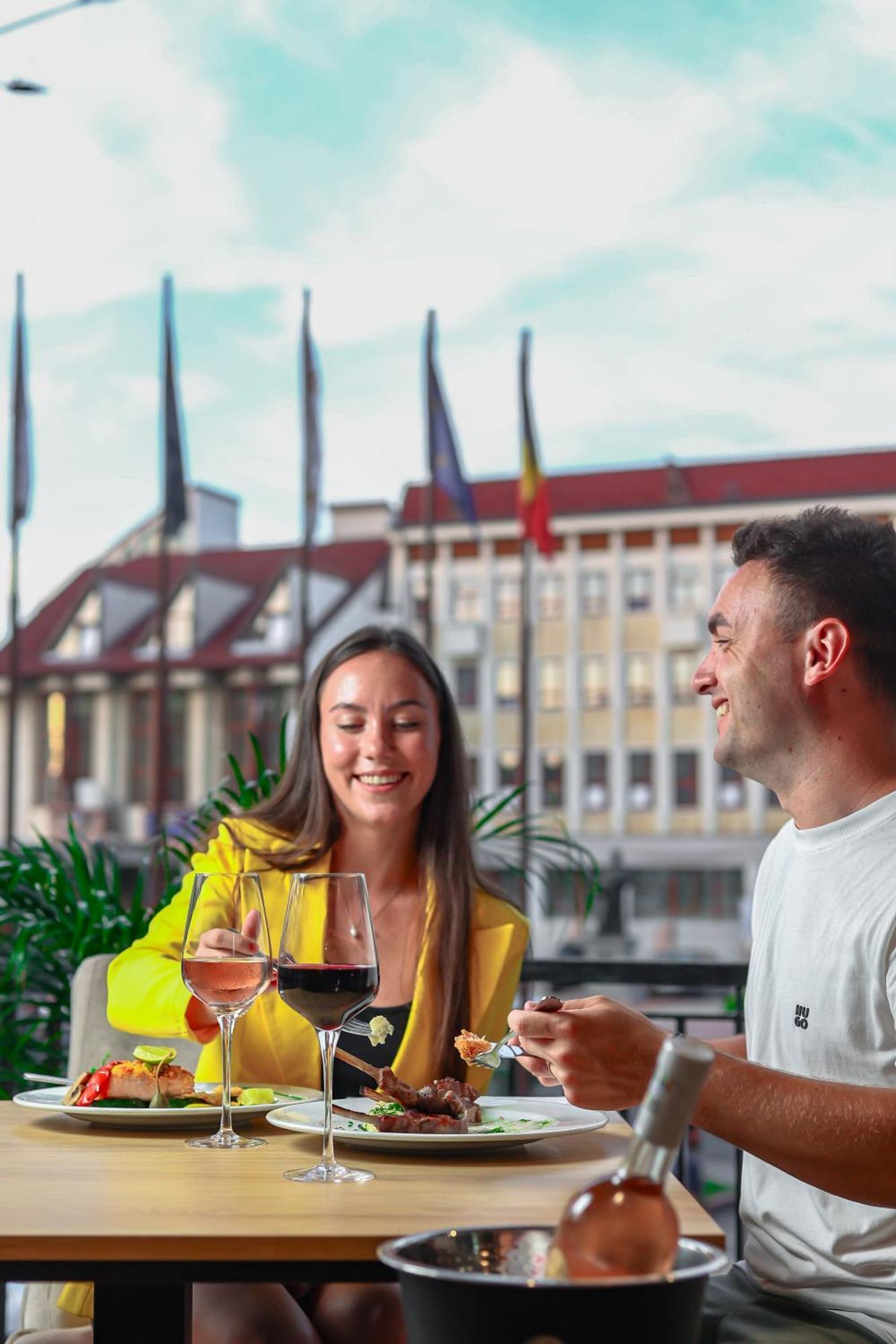 Grand Hotel Coroana Bistrita  Bagian luar foto